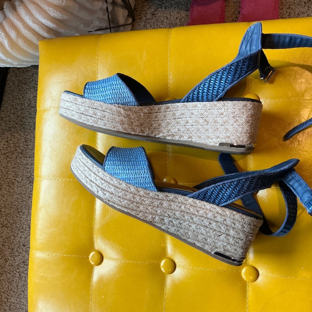 Sandals - Picture 2 of 8